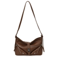 Donkerbruine leren tote bag met decoratieve ritsen en metalen gespafwerkingen - Bruin