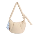 Schicke beige gesteppte Puffer-Schultertasche mit großem Knoten und blauem Anhänger - Khaki
