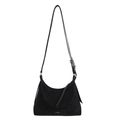 Borsa minimalista in pelle scamosciata nera con tracolla regolabile e logo dorato - Nero