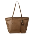 Fashionable dark brown tote bag in pleated faux leather with decorative tassel charm - With Pendant / Tan