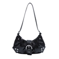 Schwarze Achseltasche aus Lackleder mit Krokodilprägung und glänzenden Silberschnallen - Schwarz
