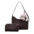 Dunkelbraune Hobo-Schultertasche mit kleiner Tasche und Plüsch-Hasen-Anhänger - Mit Anhänger / Kaffeebraun