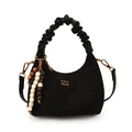 Sac à main noir vintage mat avec surpiqûres matelassées, anse plissée et breloque - Avec Pendentif / Noir