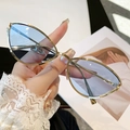 Lunettes de soleil œil de chat chic avec monture dorée et verres teintés bleus - Monture Dorée Verres Bleu Transparent