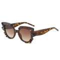 Occhiali da sole cat-eye tartarugati con montatura geometrica seghettata e lenti marroni - Montatura leopardata con lenti sfumate tè