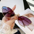 Occhiali da sole cat-eye in metallo con lenti viola sfumate e montatura dorata - Montatura Oro Lenti Grigio Sfumato