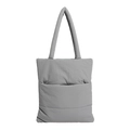 Detalle del bolso tote gris acolchado con correas suaves y amplio bolsillo exterior frontal - Gris