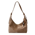 Sac hobo vintage marron en similicuir suédé avec pendentif en bois et bandoulière - Camel