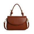 Borsa minimalista in pelle marrone caramello con manico a nodo e finiture dorate - Marrone