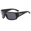 Schwarze matte Sport-Sonnenbrille mit dunklen Gläsern und T-förmigem Metalldetail - Schwarzer Rahmen Graue Gläser