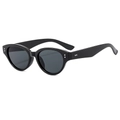 Occhiali da sole cat-eye neri classici con rivetti argentati retrò e lenti scure - Montatura Nera Lenti Grigio Nero