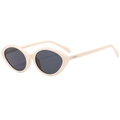 Lunettes de soleil œil de chat blanc crème rétro avec verres foncés et détails - Monture Beige Verres Gris Noir