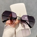 Gafas de sol vintage sin montura con lentes degradadas moradas y estuche blanco - Montura Plateada Lente Gris Degradado