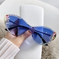 Lunettes de soleil papillon sans monture avec verres dégradés bleus et strass brillants - Monture Dorée Verres Bleus Dégradés