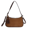 Borsa sottobraccio retrò in pelle scamosciata marrone con nappa di perline in legno - Marrone