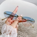 Lunettes œil de chat rétro avec verres dégradés bleu-rose et détail F doré - Monture Dorée Verres Dégradés Bleu Rose