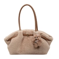 Bolso de mano de felpa beige con asas de cuero marrón y un colgante de perrito a juego - Con Colgante / Caqui