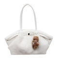 Bolso tipo cubo de piel sintética blanca con pliegues y un lindo oso de peluche marrón - Con Colgante / Blanco