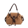 Braune Beuteltasche aus Wildleder mit dunkelbraunem Lederbesatz und Umhängeriemen - Mit Anhänger / Khaki