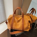 Borsa tote in camoscio giallo zenzero con manici in pelle marrone e tracolla - Marrone