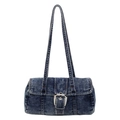Dunkelblaue gewaschene Denim-Schultertasche mit Metallschnalle und Doppelgurten im Y2K-Stil - Hellblau