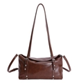 Borsa sottobraccio marrone vintage da donna in ecopelle lucida con fibbie argento - Marrone