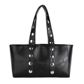 Schicke schwarze Kunstledertasche mit großen Silbernieten und Schultergurt im Punk-Stil - Schwarz