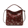 Borsa a mano rosso scuro con occhielli in metallo argento e tracolla regolabile laterale - Borgogna