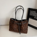 Grand sac cabas imprimé léopard avec fines anses noires et boucle décorative - Noir sans Pendentif