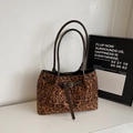 Sac cabas rétro à imprimé léopard avec anses en cuir marron et boucle en métal décorative - Café sans pendentif