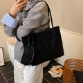 Bolso tote negro mate minimalista de gran capacidad con estuche para el uso diario - Negro