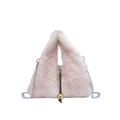 Roze en witte schoudertas van imitatiebont met ketting en decoratieve metalen bal - Roze