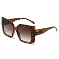 Classic oversized square sunglasses with tortoiseshell frames and gradient brown lenses - Leopard Frame Gradient Tea Lens