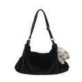 Borsa a spalla in ecopelliccia nera con tracolla in PU e ciondolo a forma di coniglio - Con Ciondolo / Nero