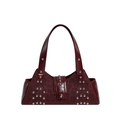 Détail du sac sous le bras rouge vin avec rivets argentés et motif léopard discret - Rouge
