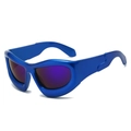 Gafas Y2K futuristas envolventes con montura azul metalizado y lentes violetas, vista 45 grados - Montura Azul Lente Azul Oscuro