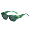 Occhiali da sole cat-eye verde trasparente con decorazione a V in metallo dorato - Montatura Verde Lenti Grigie