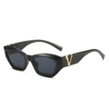 Occhiali da sole cat-eye neri con logo a V in metallo dorato sulle stanghette - Montatura Nera Lenti Grigio Nero
