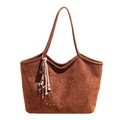Grande borsa tote in pelle scamosciata marrone con borchie dorate e nappa bohémien - Con Ciondolo / Marrone