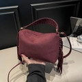 Borsa a tracolla bordeaux opaco con nappe e manico intrecciato da donna - Rosso