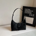 Bolso de hombro retro negro mate en forma de media luna con hebilla plateada - Negro