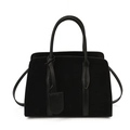Matte schwarze Boston Handtasche mit glattem Lederbesatz und verstellbarem Riemen - Schwarz