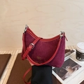Borsa a secchiello vintage in pelle scamosciata bordeaux con tracolla regolabile e logo - Rosso
