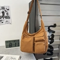 Borsa a tracolla vintage in tela giallo terra con design multitasche stile workwear - Marrone