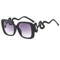 Lunettes de soleil noires carrées oversize avec branches serpent et verres dégradés violets - Monture Noir Sable Verre Dégradé Gris