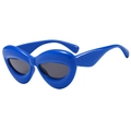 Occhiali da sole a farfalla blu con montatura spessa e lenti grigio scuro alla moda - Montatura Blu Lenti Grigie