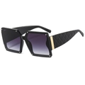 Lunettes de soleil carrées oversize avec monture noire et branches dorées matelassées - Monture Noire Verre Gris Dégradé
