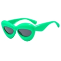 Occhiali da sole Y2K con montatura bubble verde neon spessa e lenti scure su bianco - Montatura Verde Lenti Grigie