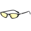 Lunettes de soleil rétro œil-de-chat noires étroites avec verres jaunes et rivets argentés - Monture Noire Verres Jaunes