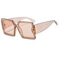 Lunettes de soleil carrées oversize ambre avec branches texturées et charnières dorées - Monture Thé Clair Verres Champagne